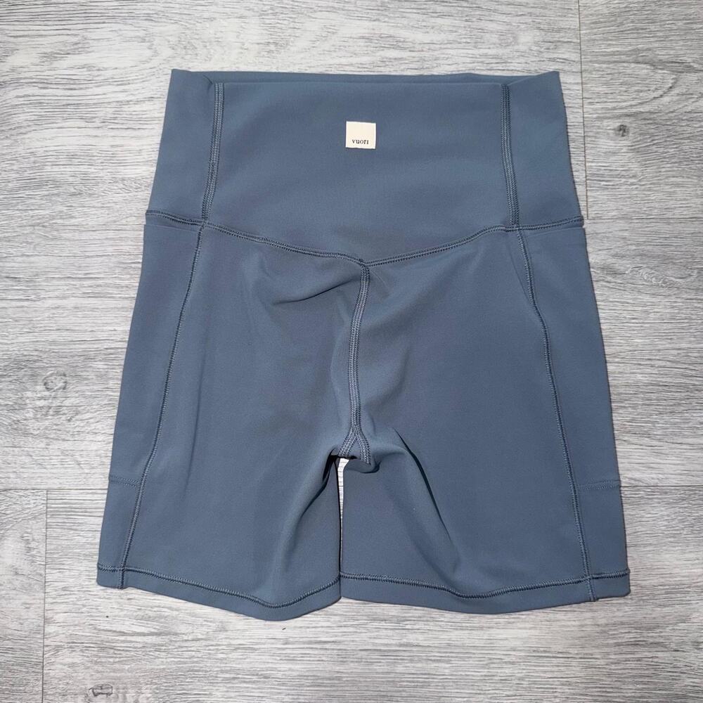 Vuori Studio Pocket Shorts Women’s XS Biker Athletic Gym Training VW390 Gray